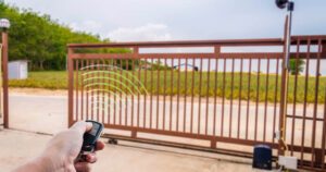 البوابات الأمنيه الأليكترونيه ..تكشف عن المعادن والمتفجرات وحواجز للطرق .. كيف تعمل ؟